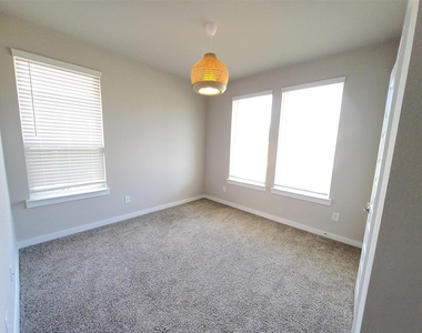 28415 Hannahs Harbor Lane - Photo Thumbnail 11