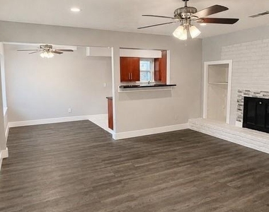 4522 Rosegate Drive - Photo Thumbnail 3
