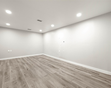 6239 Agassi Ace Court - Photo Thumbnail 16