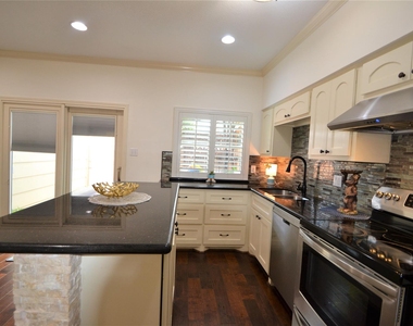 830 Threadneedle Street - Photo Thumbnail 4