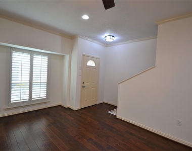 830 Threadneedle Street - Photo Thumbnail 2