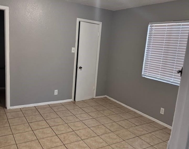 5308 S Pleasant Valley Road - Photo Thumbnail 8