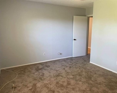 4950 Avie Lane - Photo Thumbnail 7