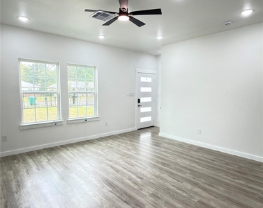 7502 Laura Koppe Road - Photo Thumbnail 5