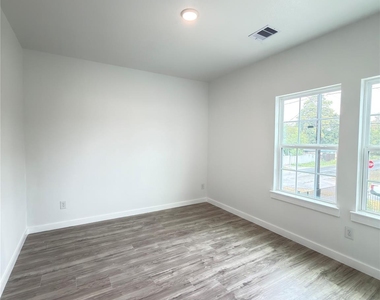 7502 Laura Koppe Road - Photo Thumbnail 15