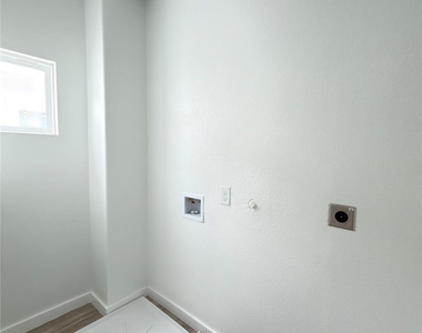 7502 Laura Koppe Road - Photo Thumbnail 17