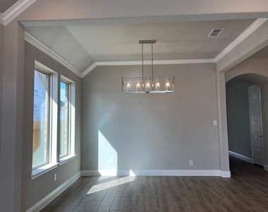9503 Crescent Mill Drive - Photo Thumbnail 4