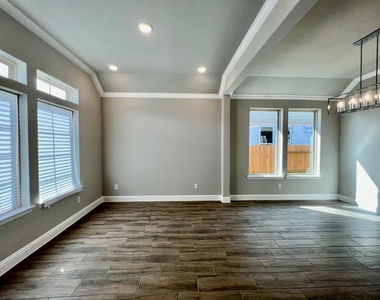 9503 Crescent Mill Drive - Photo Thumbnail 3