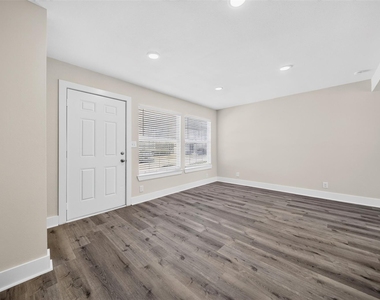 1221 Cedar Post Lane - Photo Thumbnail 2