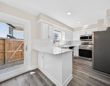 1221 Cedar Post Lane - Photo Thumbnail 6