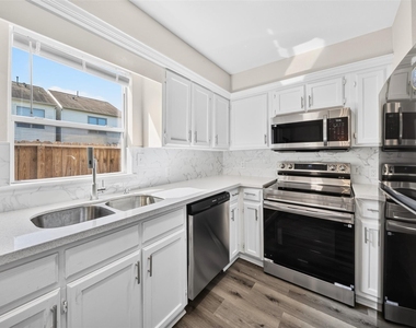 1221 Cedar Post Lane - Photo Thumbnail 8