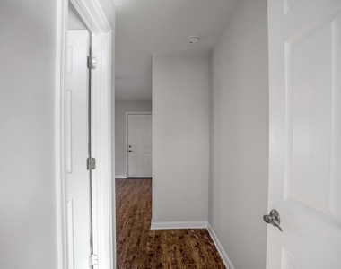 306 Foster Street - Photo Thumbnail 17