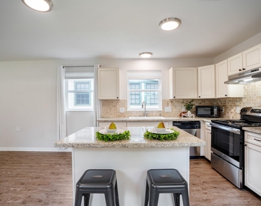 306 Foster Street - Photo Thumbnail 7