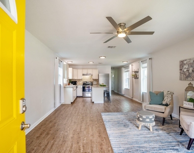 306 Foster Street - Photo Thumbnail 3