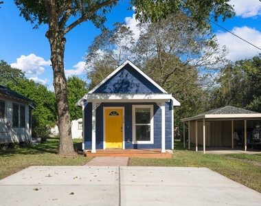 306 Foster Street - Photo Thumbnail 1