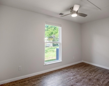 306 Foster Street - Photo Thumbnail 15