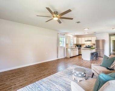 306 Foster Street - Photo Thumbnail 5