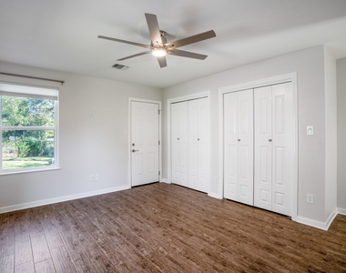 306 Foster Street - Photo Thumbnail 19