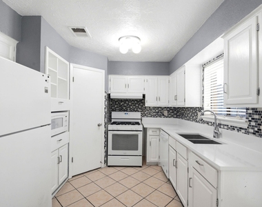 11418 Hendon Lane - Photo Thumbnail 10