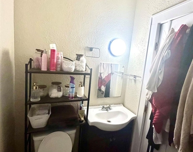 2405 Isabella Street - Photo Thumbnail 6