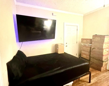 2405 Isabella Street - Photo Thumbnail 4