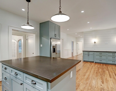 1903 W Walker Street - Photo Thumbnail 15