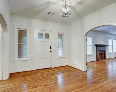 1903 W Walker Street - Photo Thumbnail 3