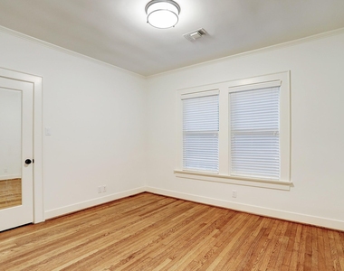 1903 W Walker Street - Photo Thumbnail 28