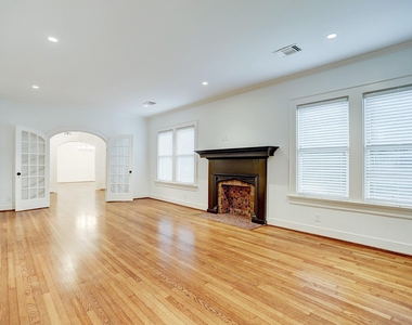 1903 W Walker Street - Photo Thumbnail 9