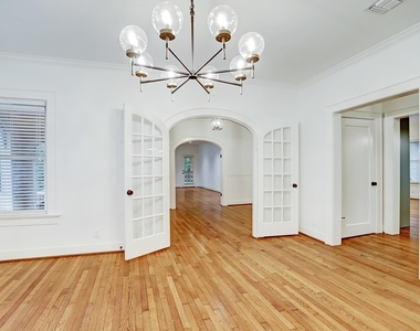 1903 W Walker Street - Photo Thumbnail 12