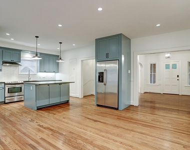 1903 W Walker Street - Photo Thumbnail 19