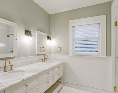 1903 W Walker Street - Photo Thumbnail 23