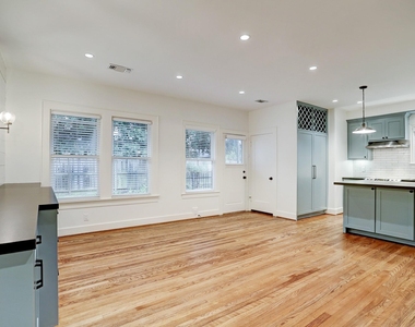 1903 W Walker Street - Photo Thumbnail 18