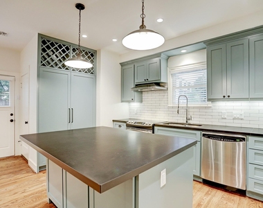 1903 W Walker Street - Photo Thumbnail 13