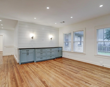 1903 W Walker Street - Photo Thumbnail 17