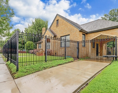 1903 W Walker Street - Photo Thumbnail 1