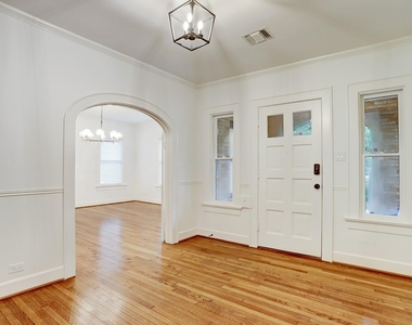 1903 W Walker Street - Photo Thumbnail 4