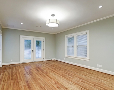 1903 W Walker Street - Photo Thumbnail 21