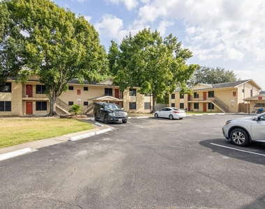 3635 N Macgregor Way - Photo Thumbnail 3