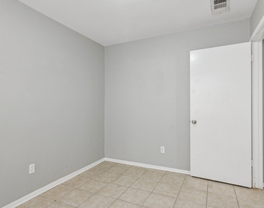 3635 N Macgregor Way - Photo Thumbnail 9