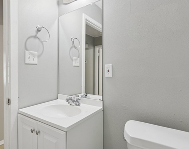 3635 N Macgregor Way - Photo Thumbnail 10