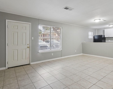 3635 N Macgregor Way - Photo Thumbnail 5