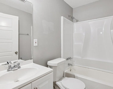 3635 N Macgregor Way - Photo Thumbnail 11