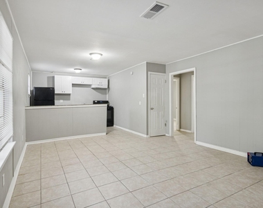 3635 N Macgregor Way - Photo Thumbnail 6