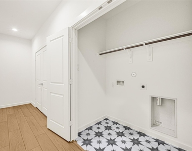3225 Dennis Street - Photo Thumbnail 14