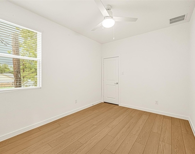 3225 Dennis Street - Photo Thumbnail 12