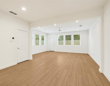 3225 Dennis Street - Photo Thumbnail 4