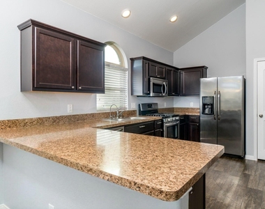 5218 Lilac Hollow Lane - Photo Thumbnail 6