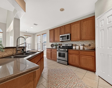 4326 Countryoaks Court - Photo Thumbnail 12
