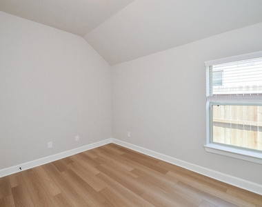 18426 Bluebird Branch Lane - Photo Thumbnail 8